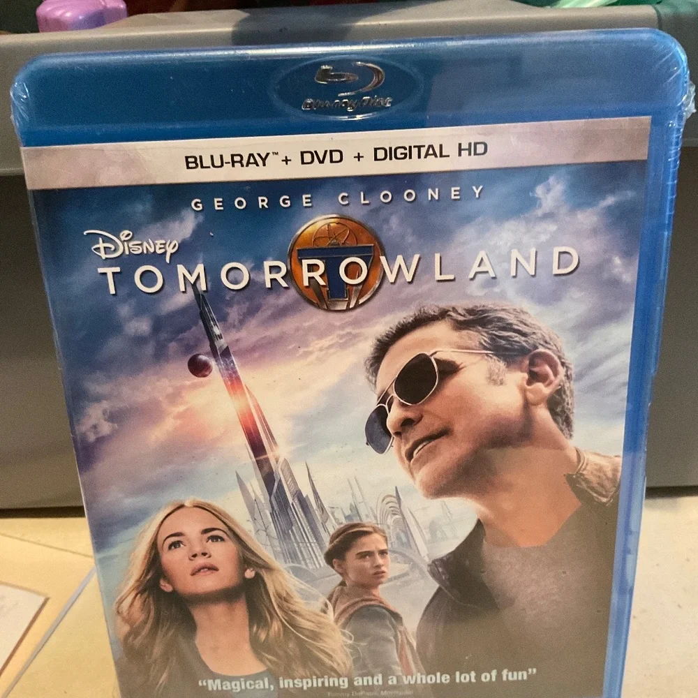 Blu Ray Disc -New Tomorrowland. V38